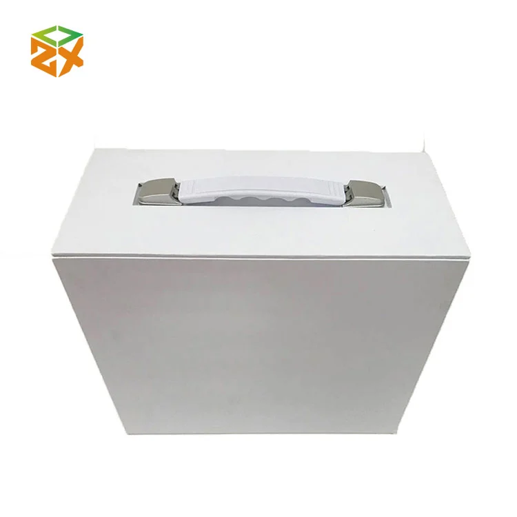 Geschenkbox aus weißem Karton