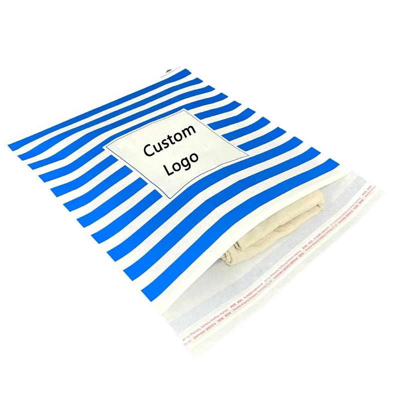 Weiße Kraftpapiertaschen